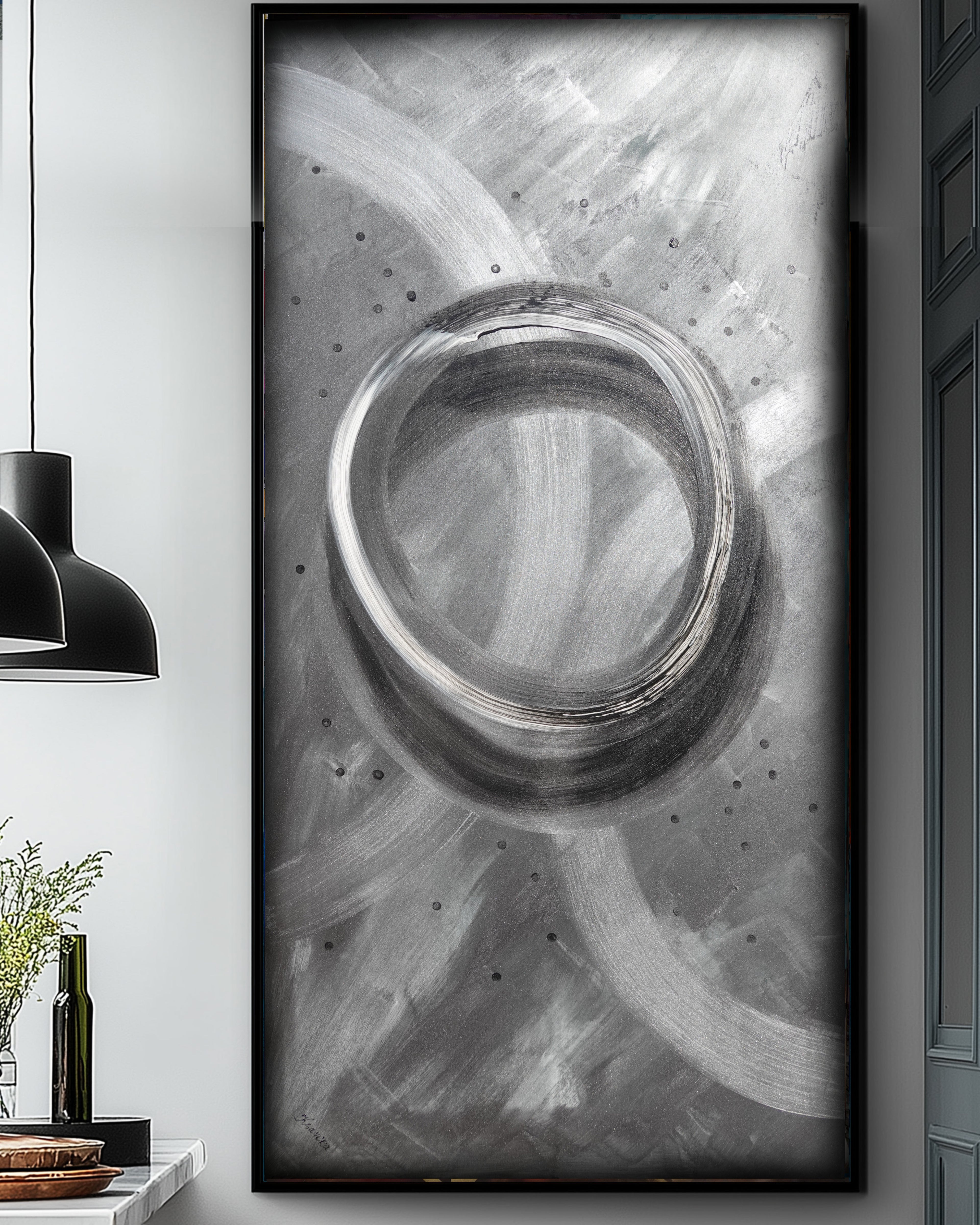 Enso Abstract A1403 est une peinture acrylique originale de grande taille, texturée argent et noir, sur toile non tendue, réalisée par l'artiste Ksavera.