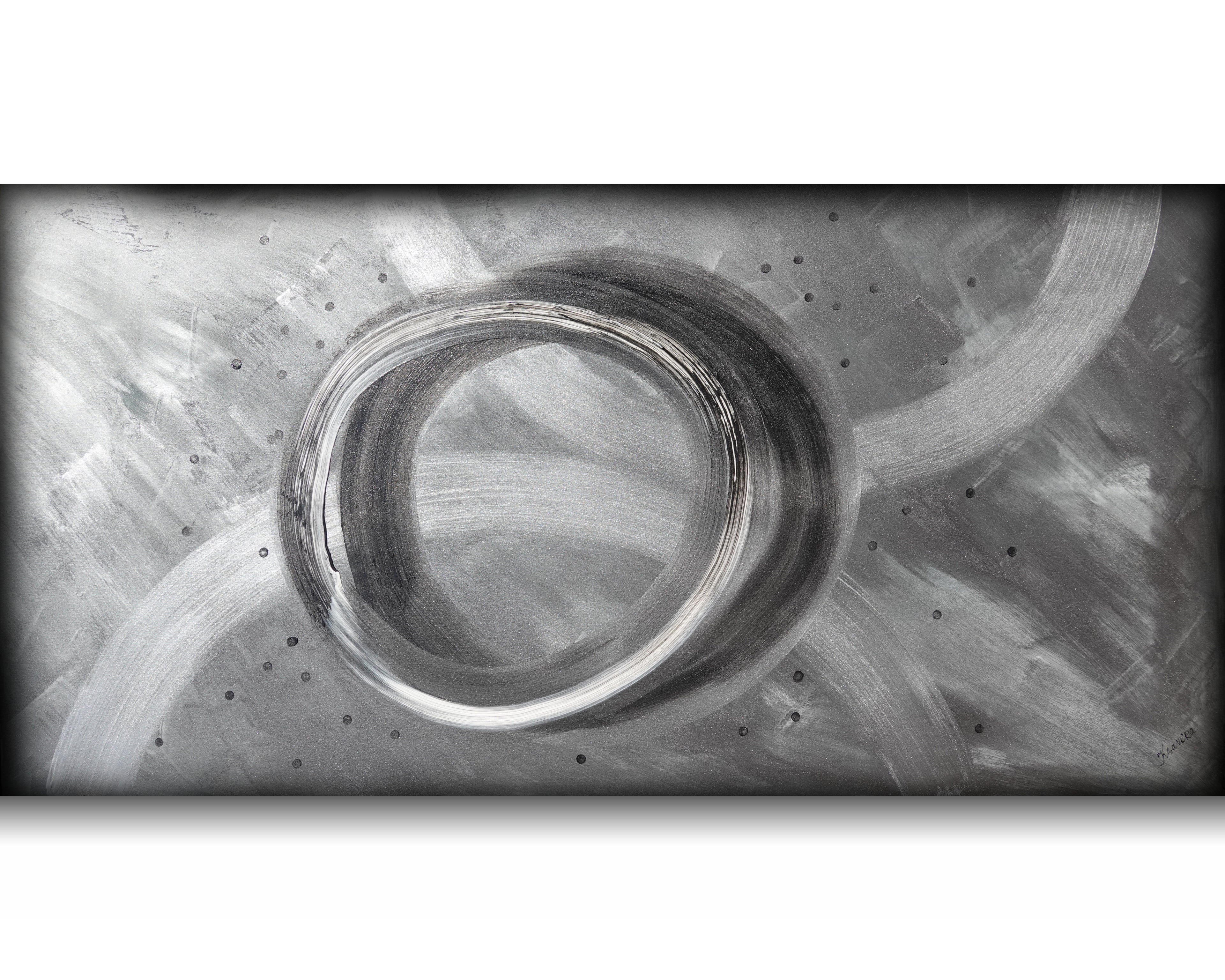 Enso Abstract A1403 est une peinture acrylique originale de grande taille, texturée argent et noir, sur toile non tendue, réalisée par l'artiste Ksavera.