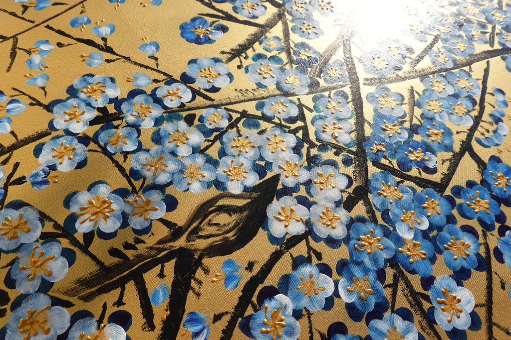 Japanese blue Sakura J436 ist ein großes japanisches Gold-Original-Acrylgemälde auf ungespannter Leinwand des Künstlers Ksavera.