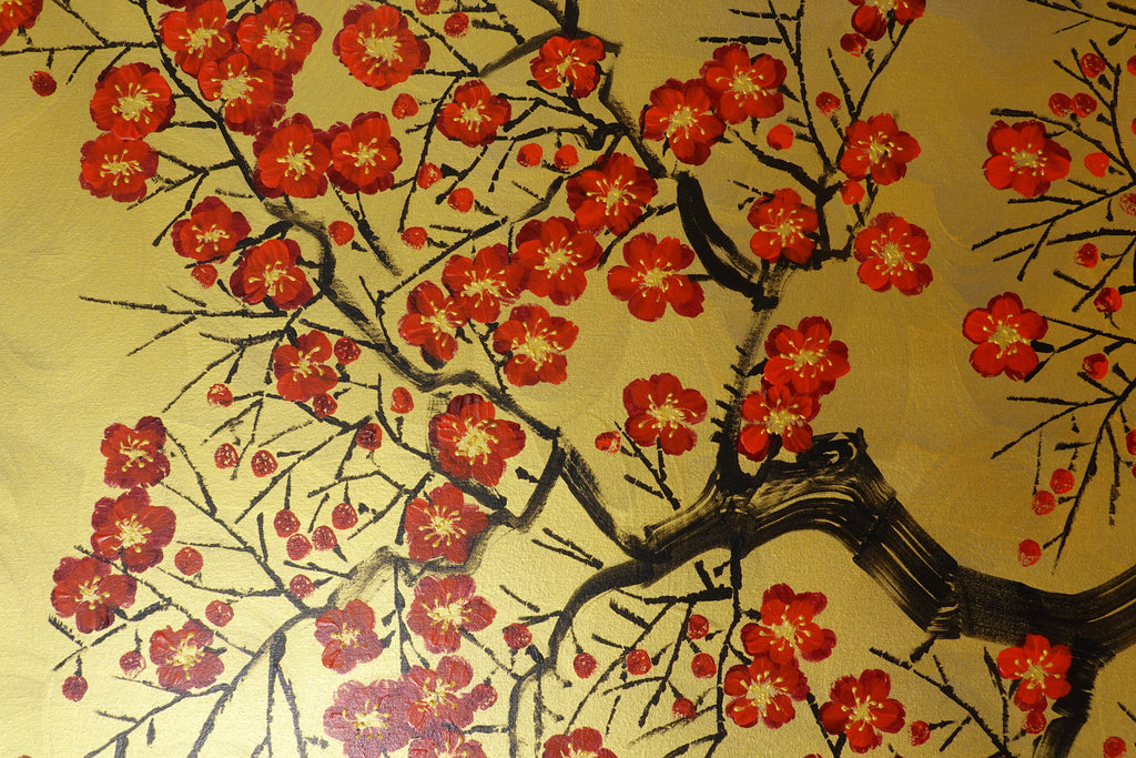 Japanese red Sakura J458 ist ein großformatiges, von Japan inspiriertes, horizontales Original-Acrylgemälde in Gold auf ungespannter Leinwand des Künstlers Ksavera