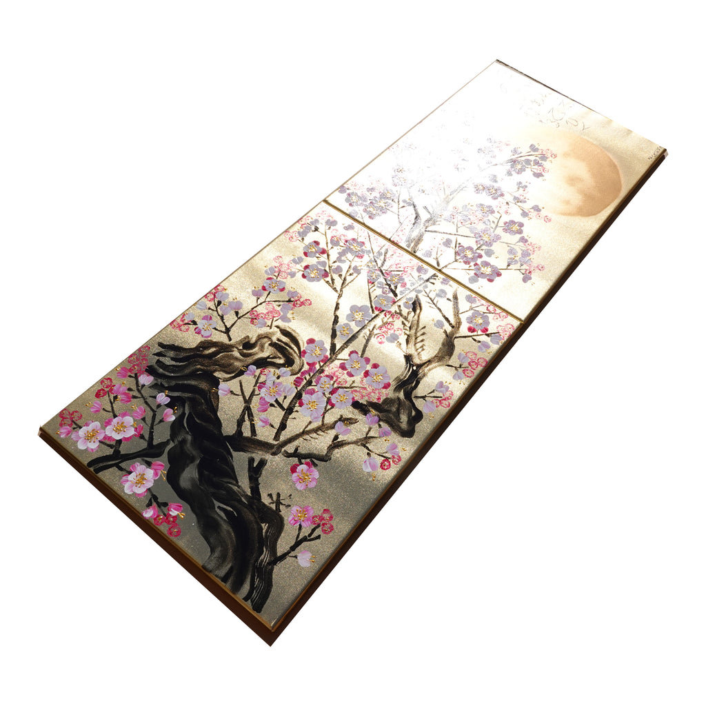 « Fleurs de cerisier roses J367 » est un diptyque japonais. Peinture acrylique originale sur toile dorée tendue, par l'artiste Ksavera.