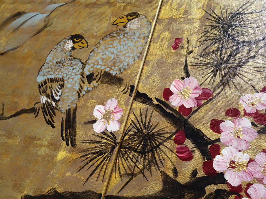Fleurs de cerisier et tourtereaux J165 est une grande peinture zen japonaise dorée - Peinture acrylique originale sur toile non tendue de l'artiste Ksavera