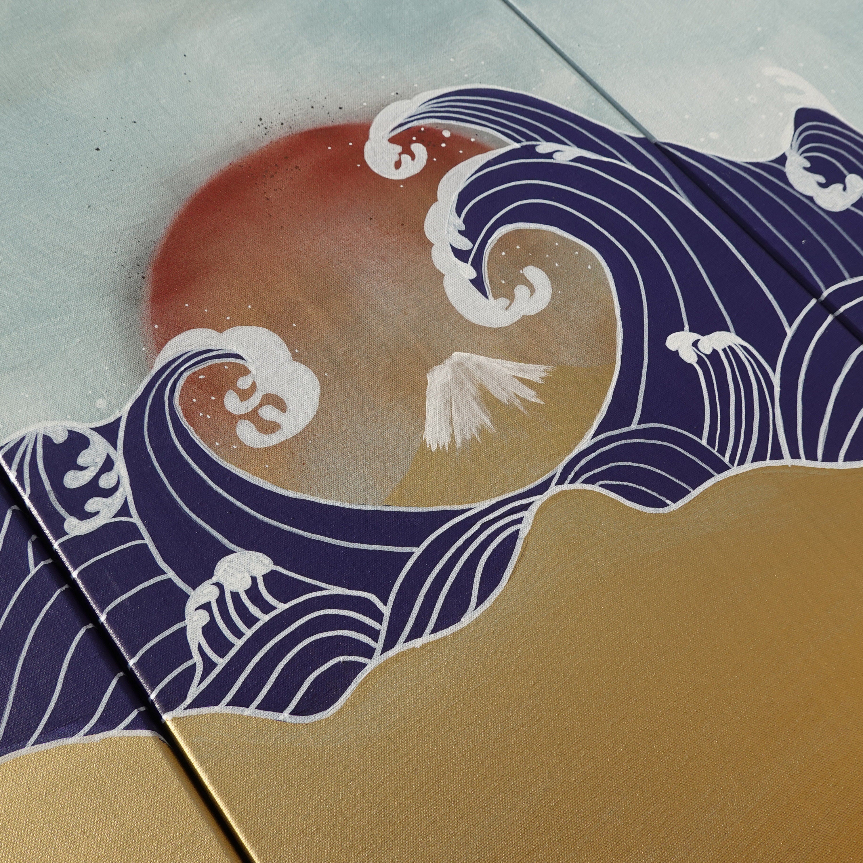 La Grande Vague et le Fuji J172 est un triptyque de grande envergure d'inspiration japonaise réalisé par Ksavera.