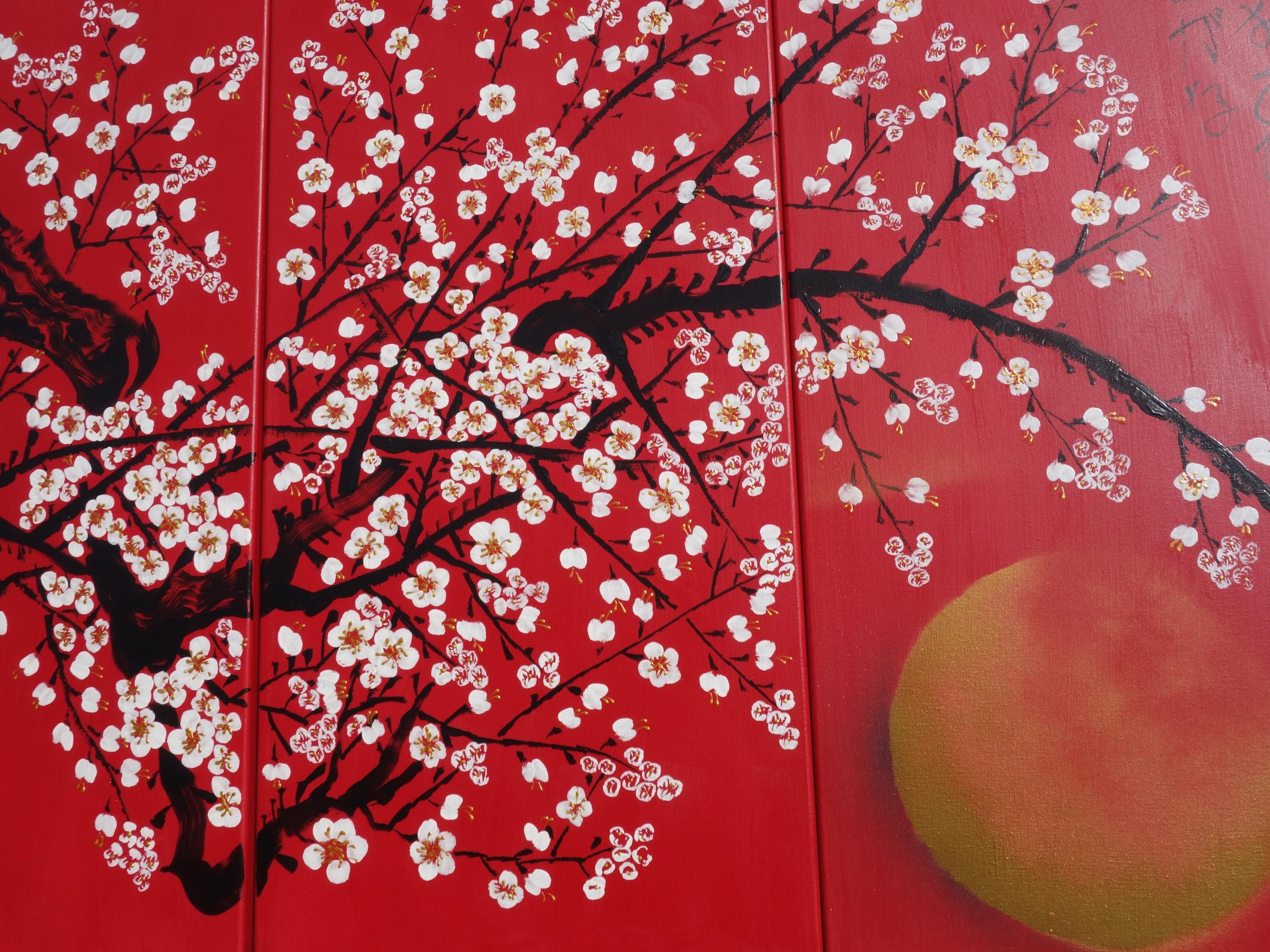 Sakura J396 est un triptyque rouge de grande taille, d'inspiration japonaise, réalisé par Ksavera.