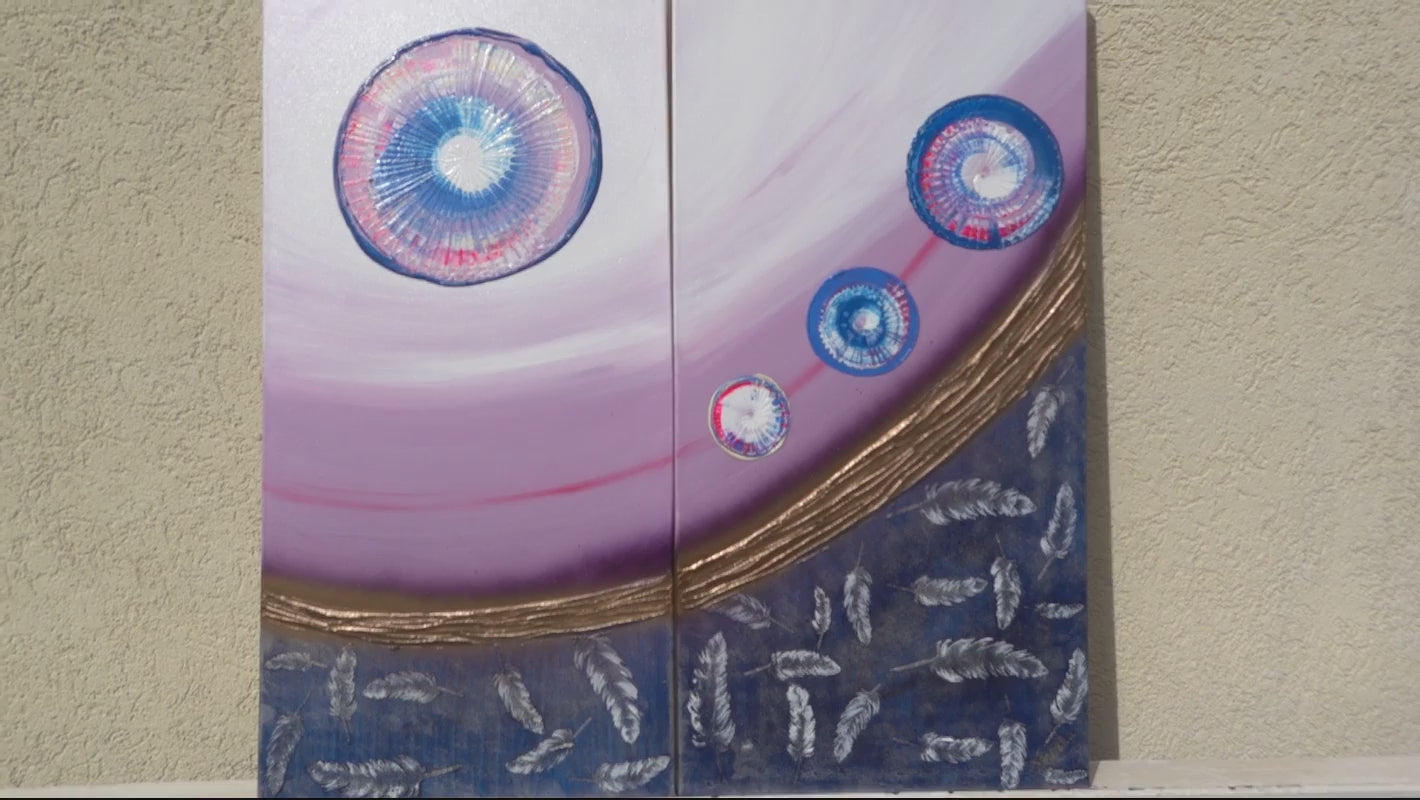 Peintures abstraites violettes A1003 — Diptyque long texturé, peinture acrylique originale sur toile tendue de l'artiste Ksavera